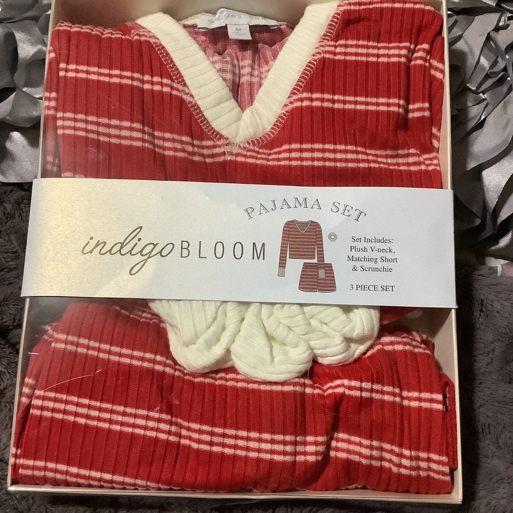 New Women’s 3 piece Pajama Set, size Medium, Indigo Bloom brand